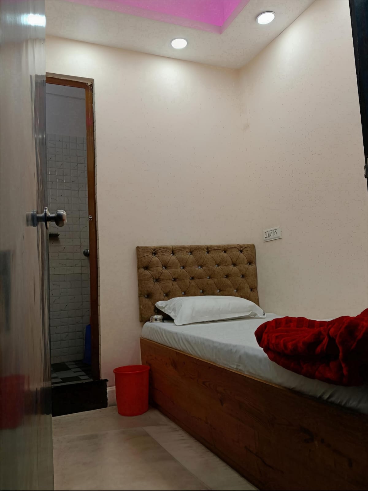 Standard Single Bed Room at Saba Guest House Kolkata photo 10