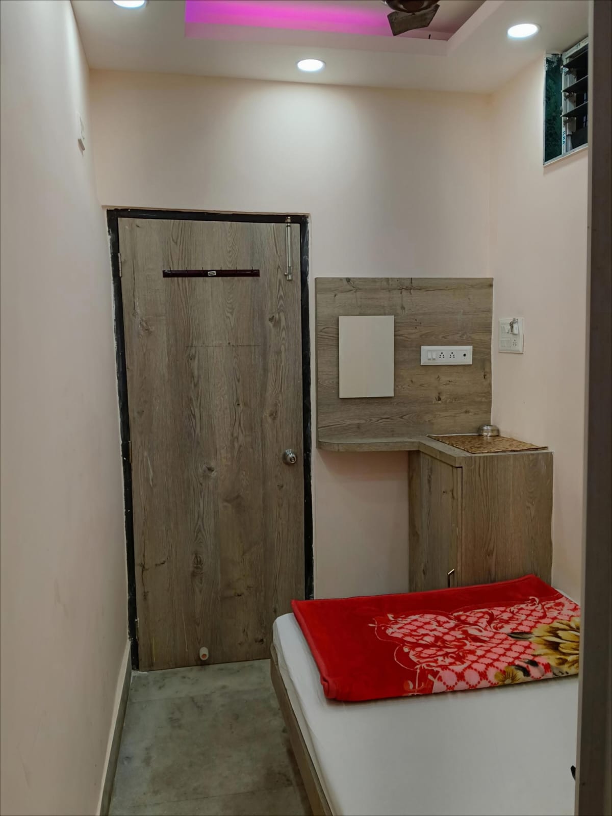 Standard Compact Double Bed Room at Saba Guest House Kolkata photo 1