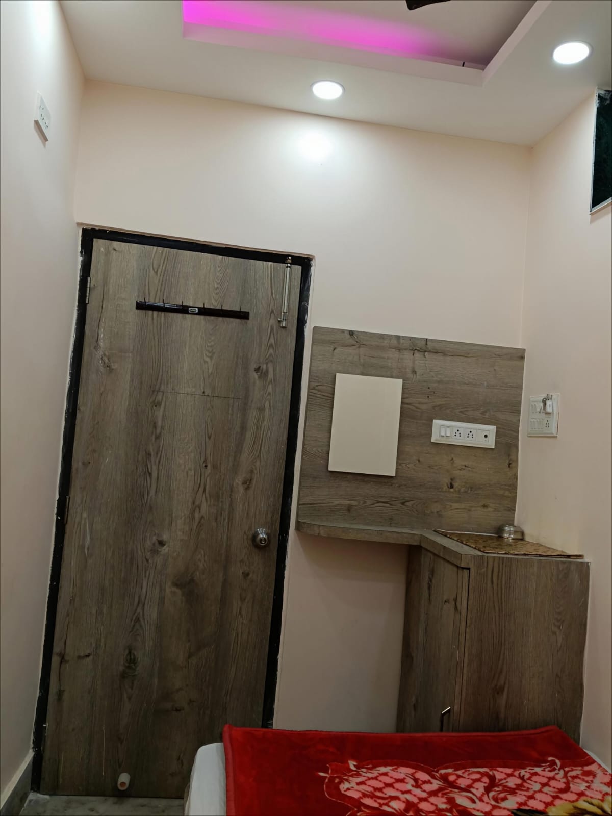 Standard Compact Double Bed Room at Saba Guest House Kolkata photo 3