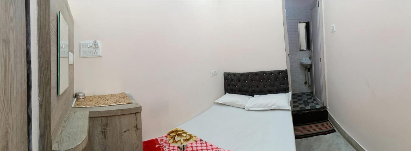 Standard Compact Double Bed Room at Saba Guest House Kolkata photo 4