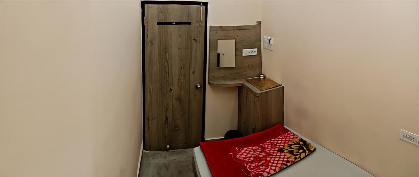 Standard Compact Double Bed Room at Saba Guest House Kolkata photo 6