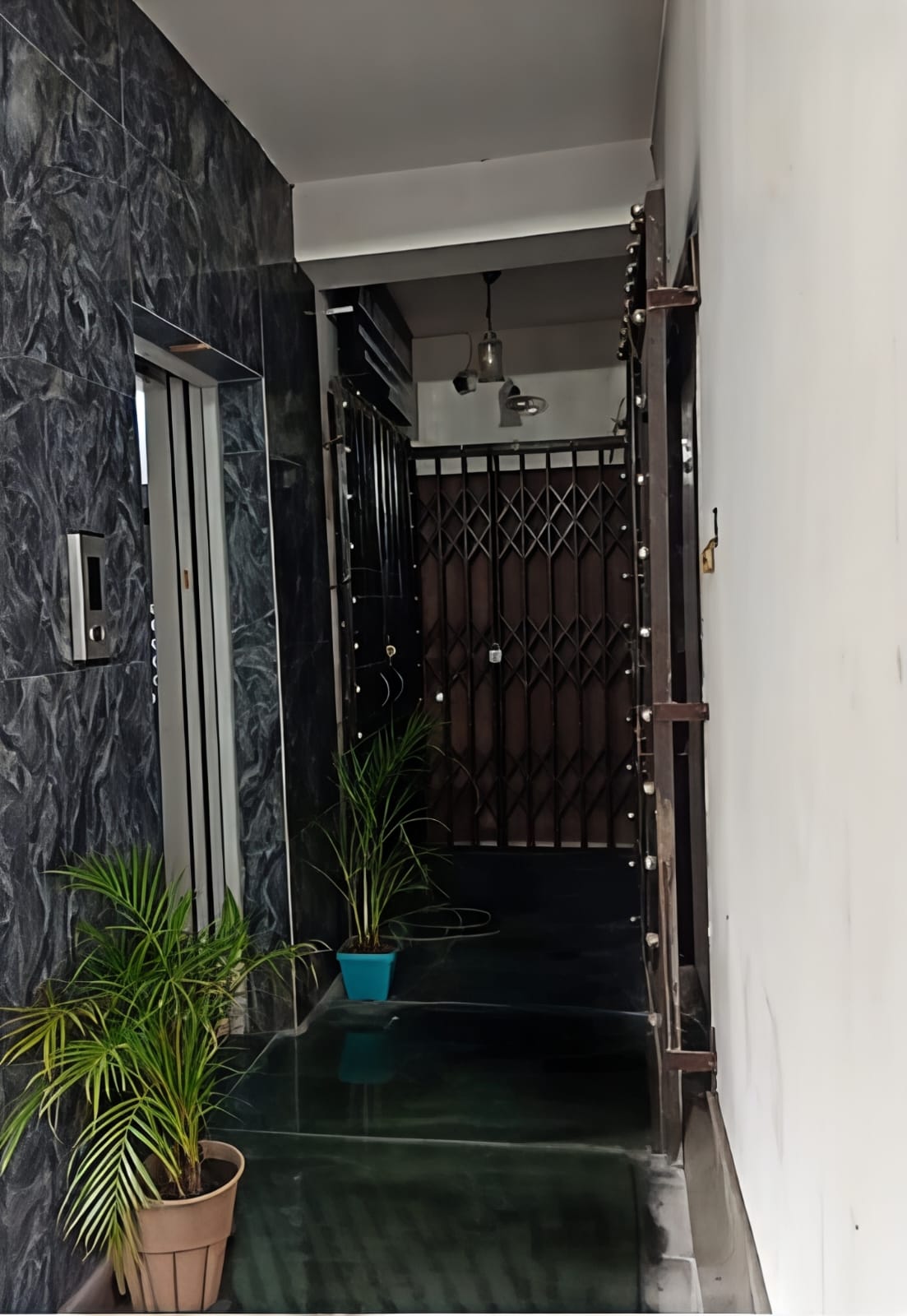 Guest house entrance and lift area at Saba Guest House Kolkata photo 70