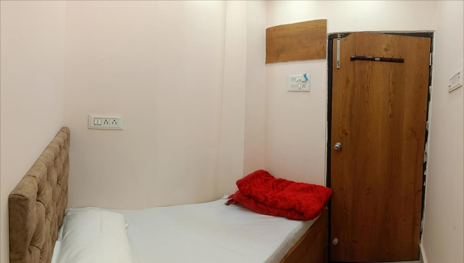 Standard Single Bed Room at Saba Guest House Kolkata photo 4