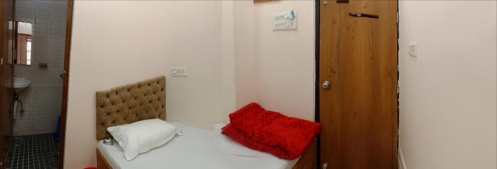 Standard Single Bed Room at Saba Guest House Kolkata photo 5