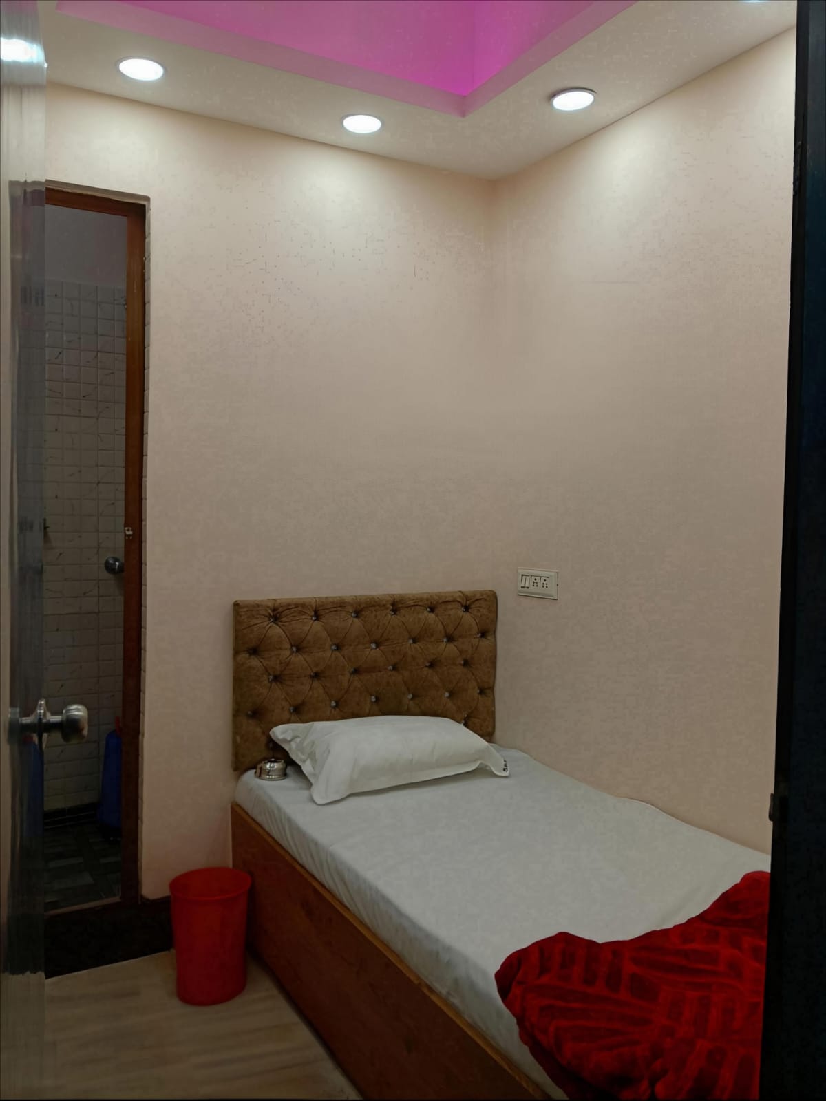Standard Single Bed Room at Saba Guest House Kolkata photo 7