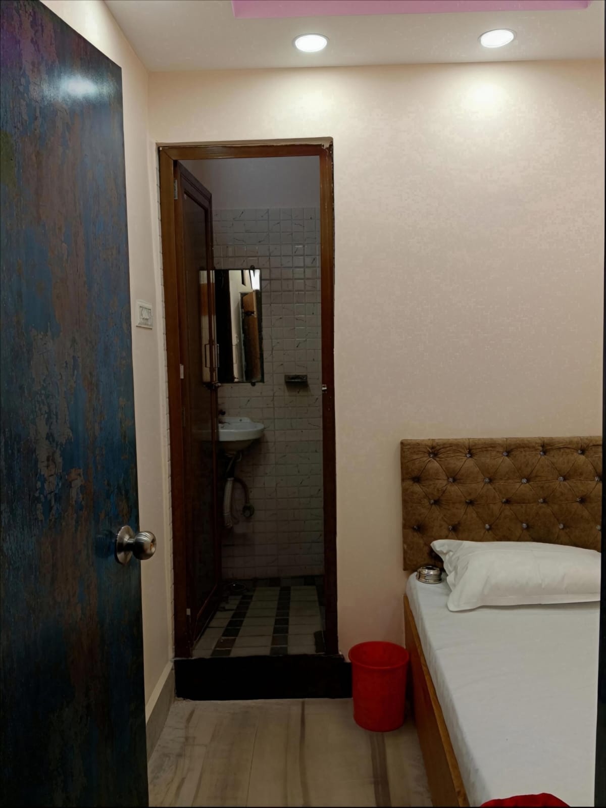 Standard Single Bed Room at Saba Guest House Kolkata photo 9