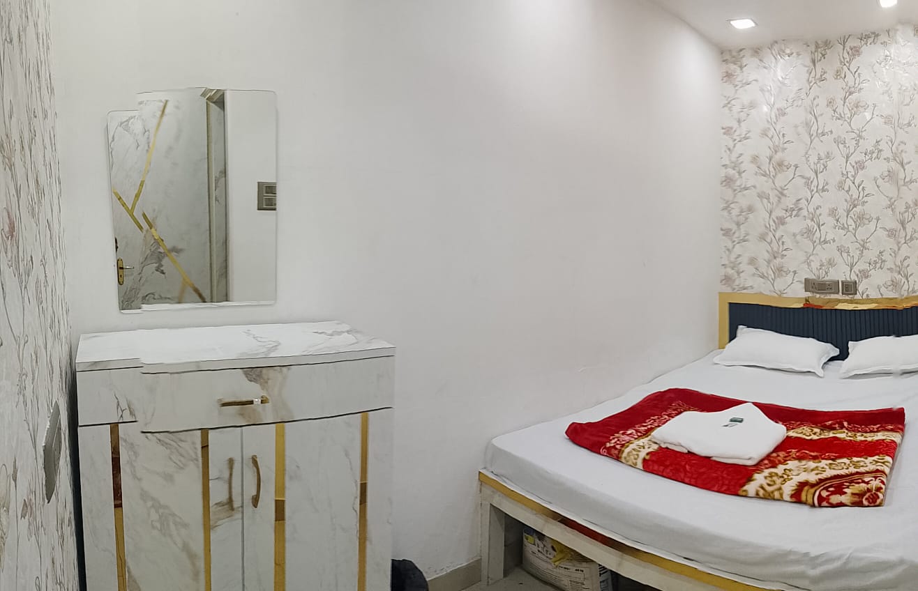 AC and Non-AC Double Bed Room at Saba Guest House near Park Street Kolkata photo 1