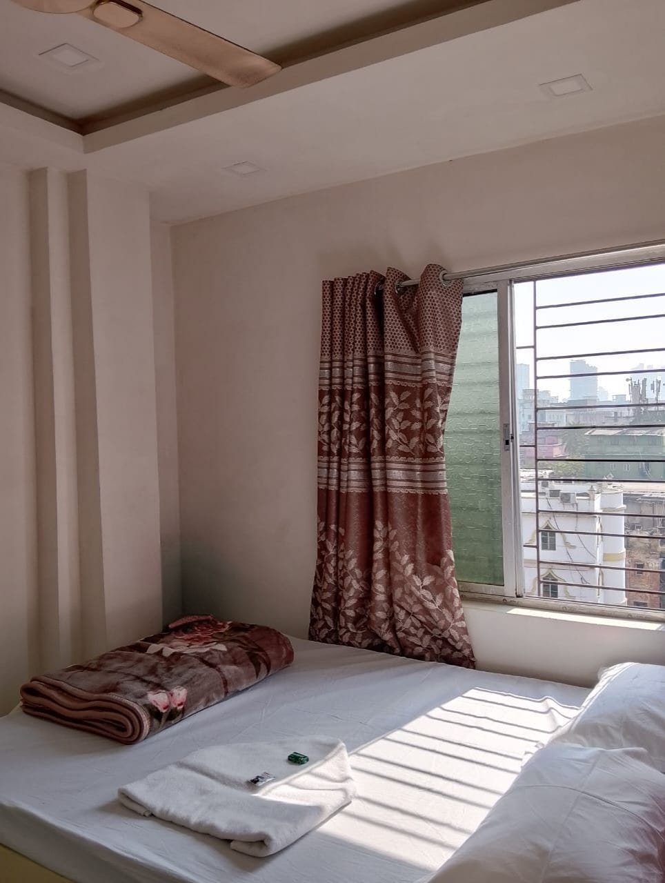 AC and Non-AC Double Bed Room at Saba Guest House near Park Street Kolkata photo 21