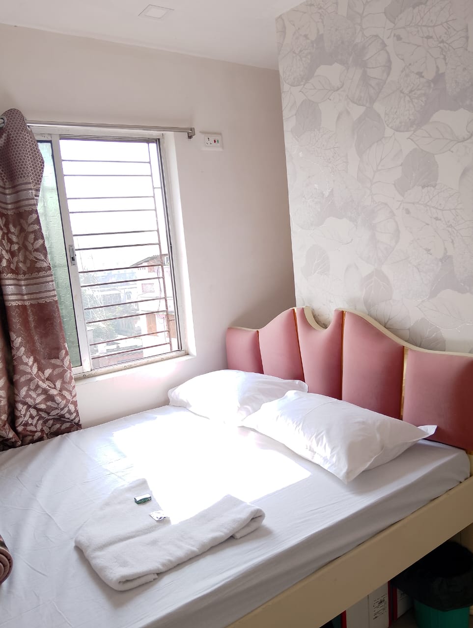 AC and Non-AC Double Bed Room at Saba Guest House near Park Street Kolkata photo 23