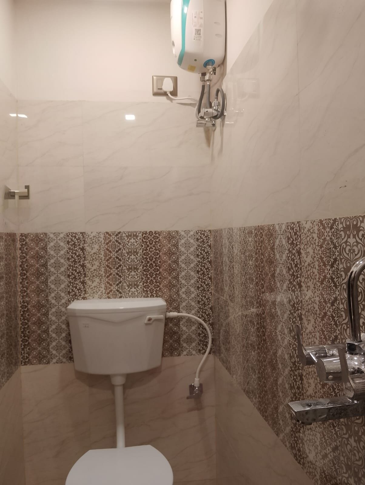 AC and Non-AC Double Bed Room at Saba Guest House near Park Street Kolkata photo 28