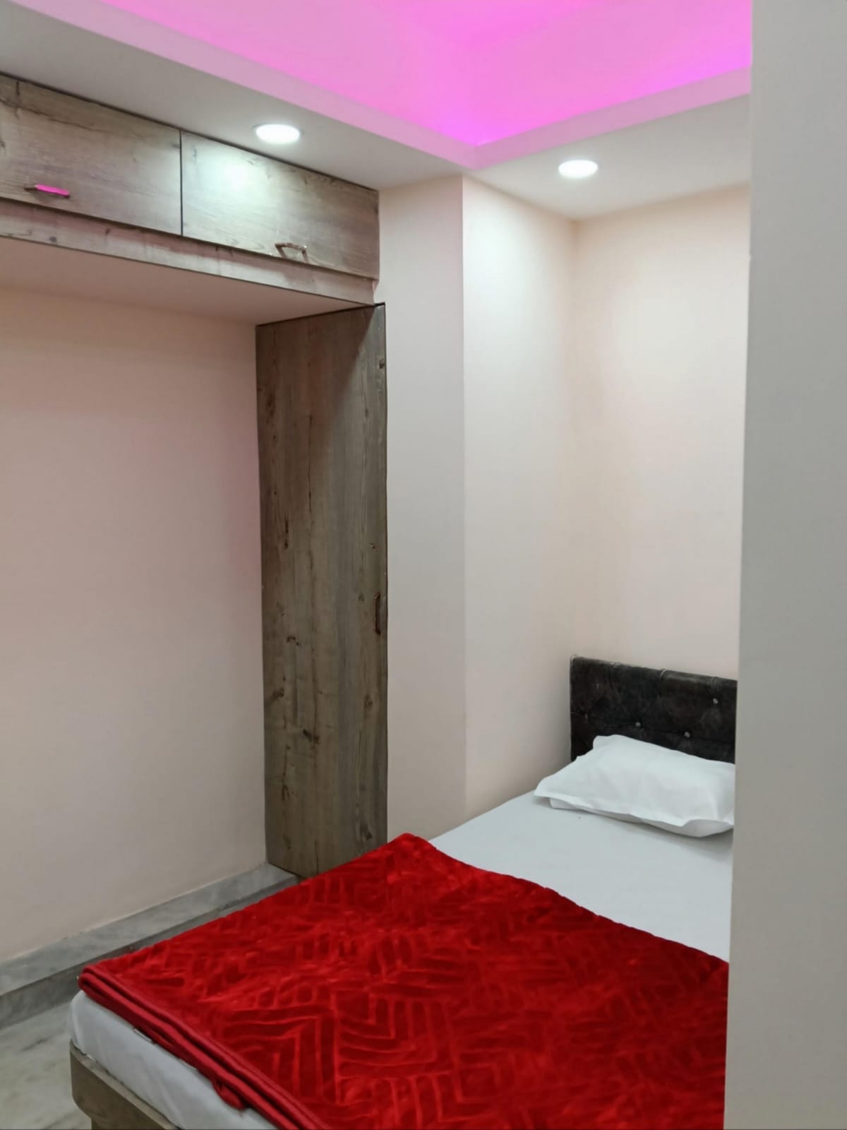 AC and Non-AC Double Bed Room at Saba Guest House near Park Street Kolkata photo 45