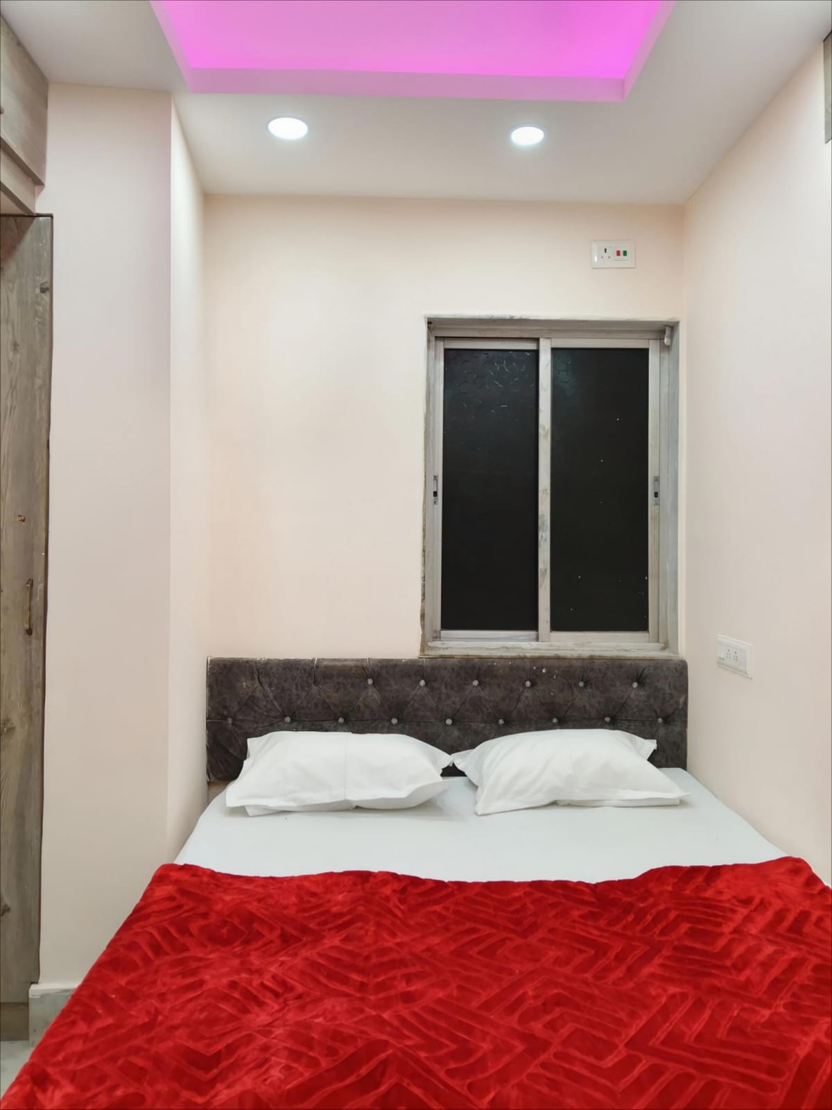 AC and Non-AC Double Bed Room at Saba Guest House near Park Street Kolkata photo 51
