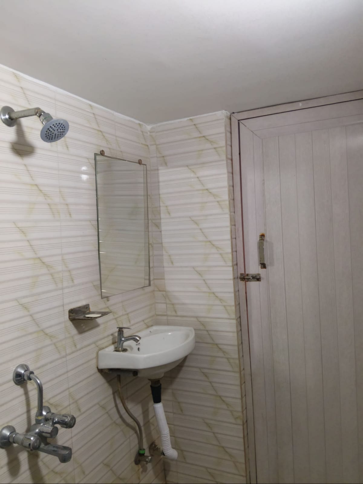 AC and Non-AC Double Bed Room at Saba Guest House near Park Street Kolkata photo 54