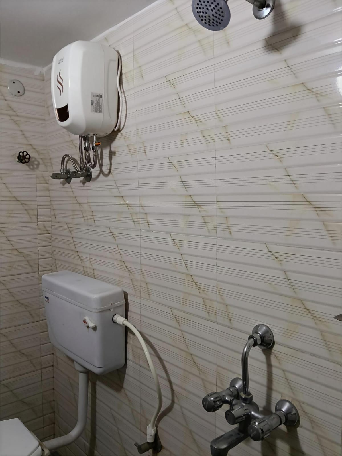 AC and Non-AC Double Bed Room at Saba Guest House near Park Street Kolkata photo 55