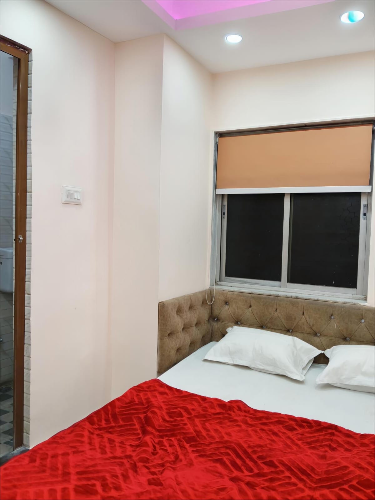 AC and Non-AC Double Bed Room at Saba Guest House near Park Street Kolkata photo 63