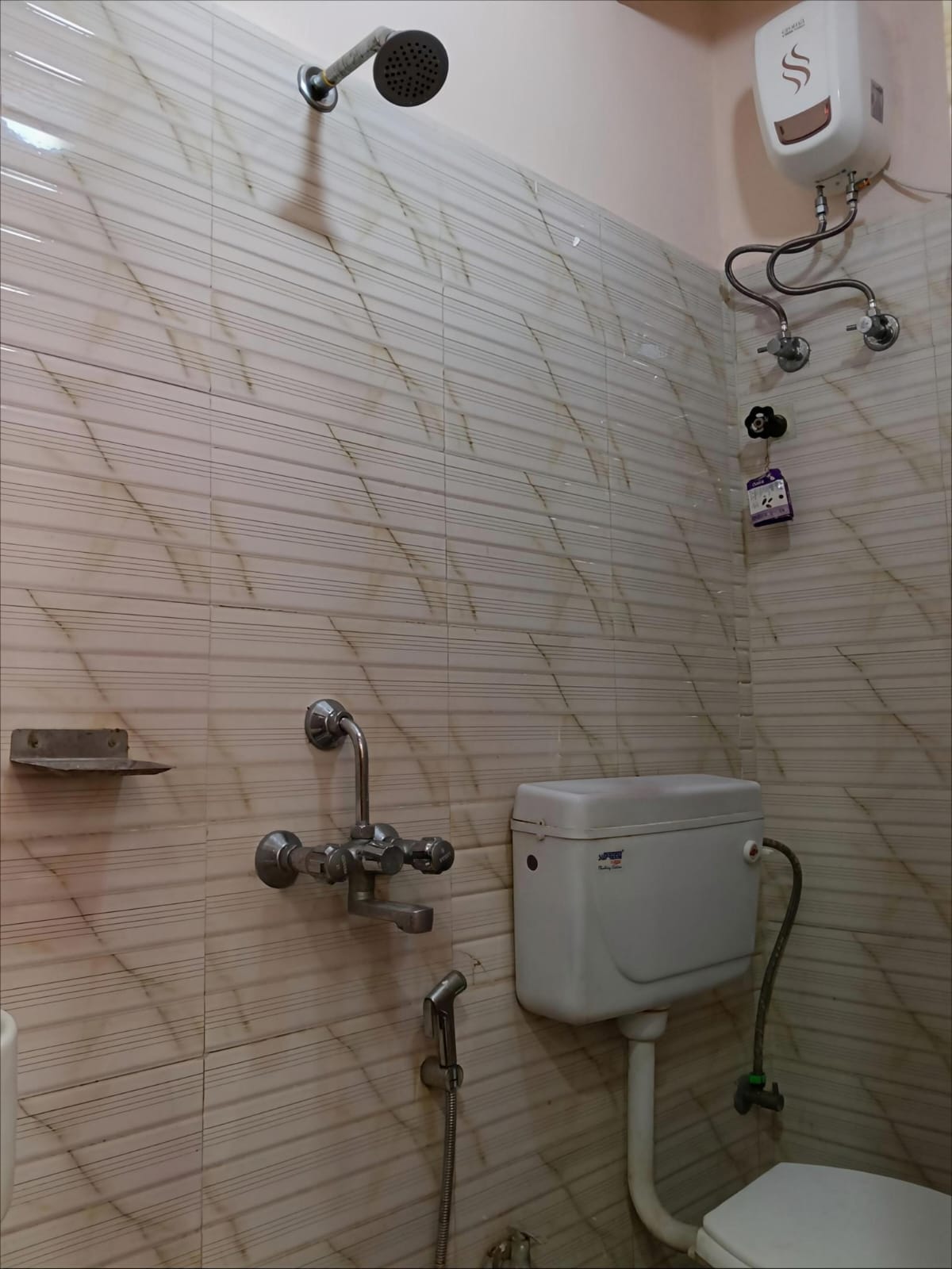 AC and Non-AC Double Bed Room at Saba Guest House near Park Street Kolkata photo 66