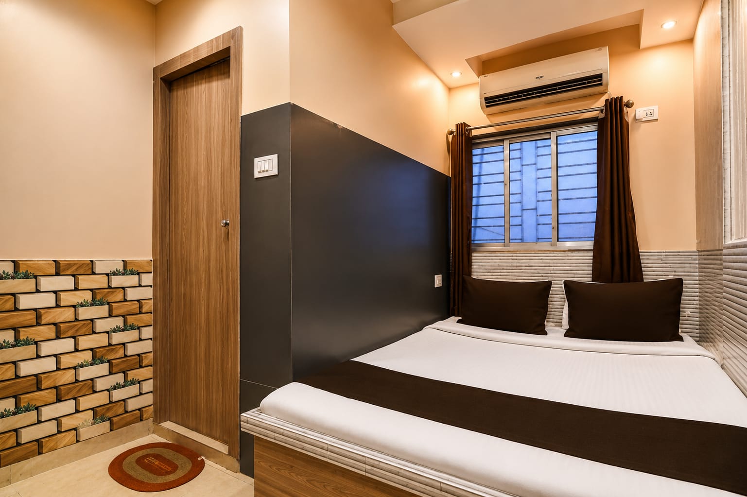 AC Double bed rooms at Saba Guest House near Park Street Kolkata photo 75