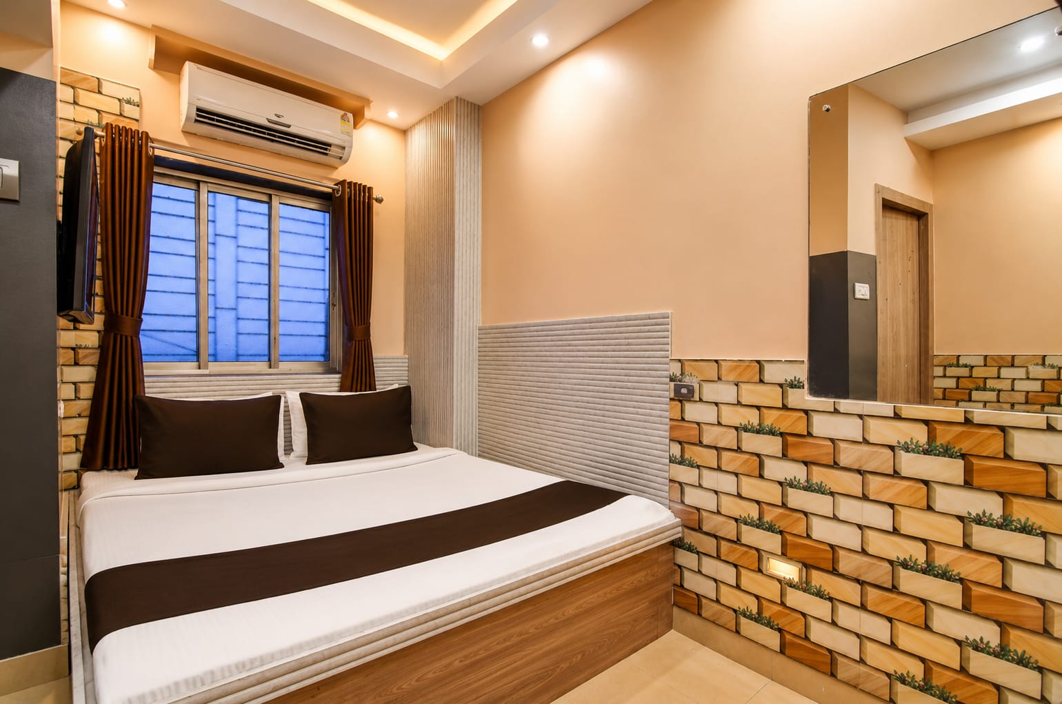 AC Double bed rooms at Saba Guest House near Park Street Kolkata photo 81