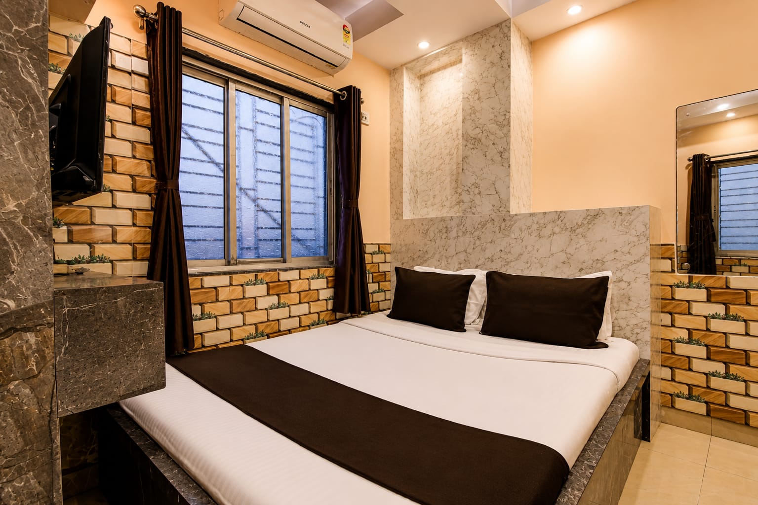 AC Double bed rooms at Saba Guest House near Park Street Kolkata photo 83