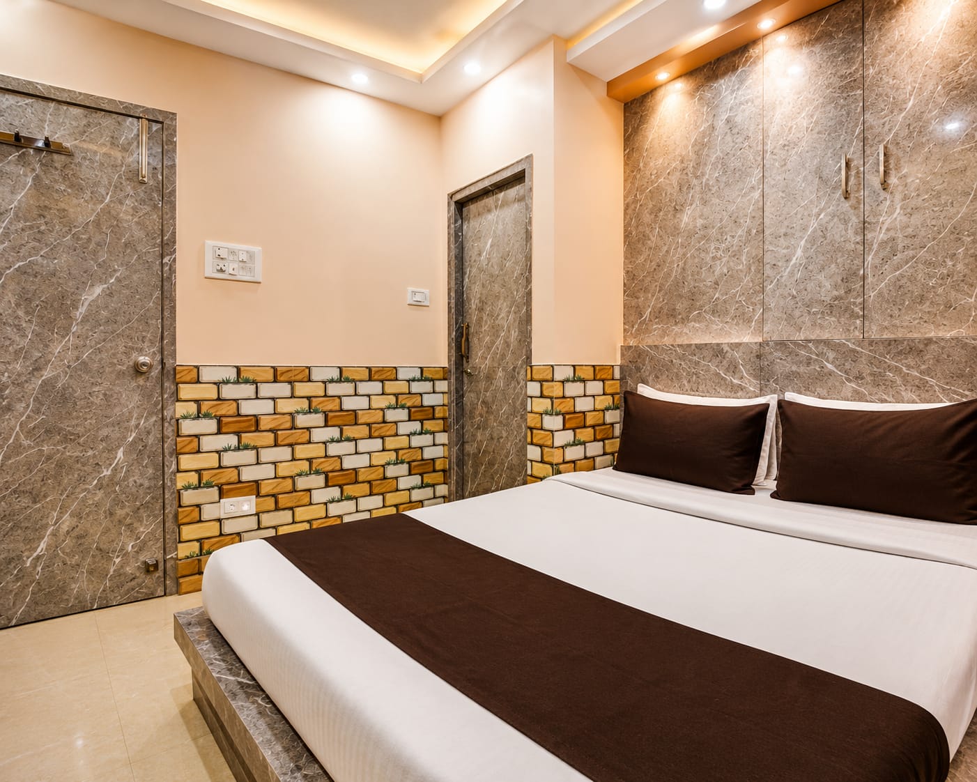 AC Double bed rooms at Saba Guest House near Park Street Kolkata photo 91