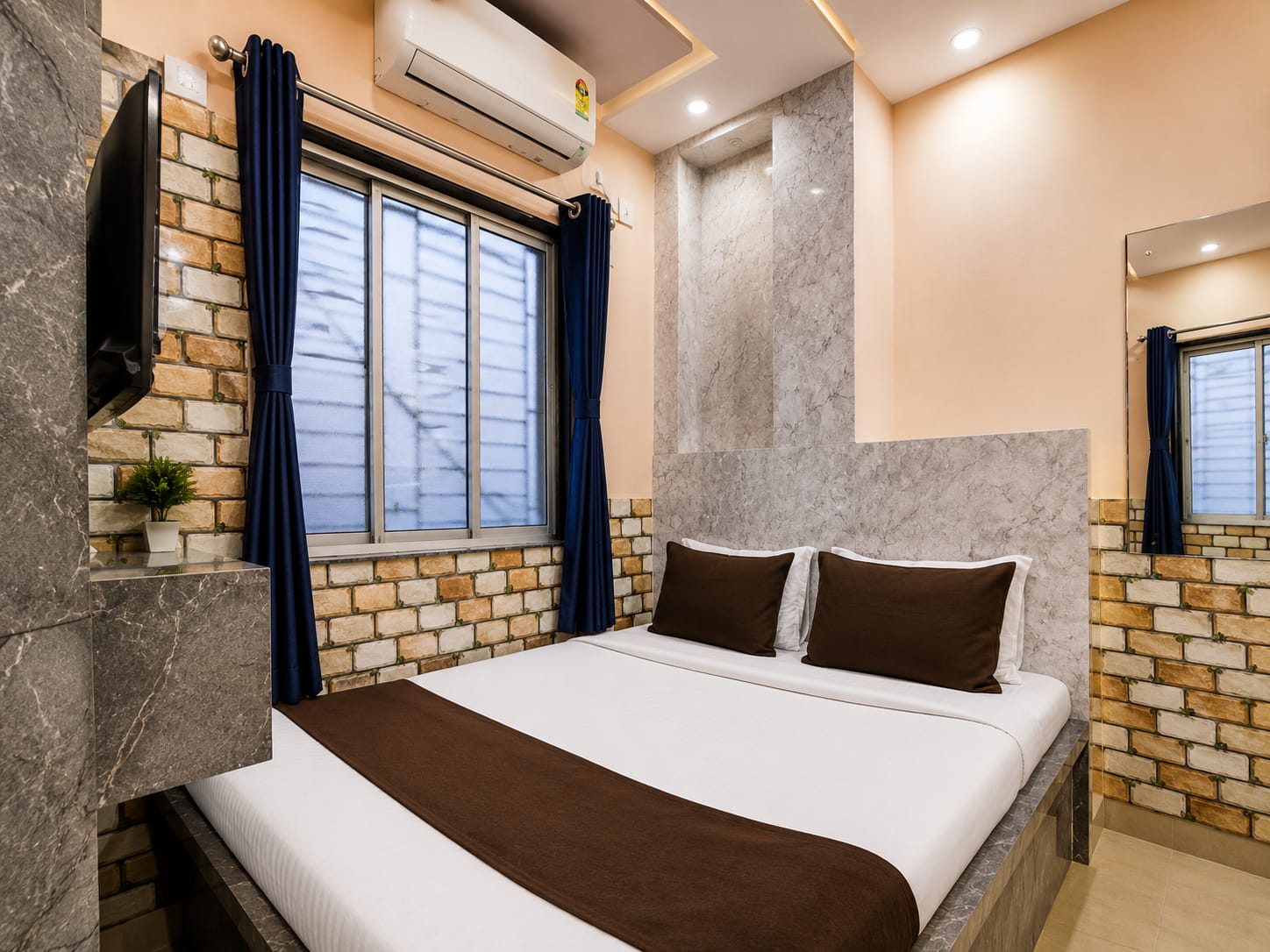 AC Double bed rooms at Saba Guest House near Park Street Kolkata photo 97