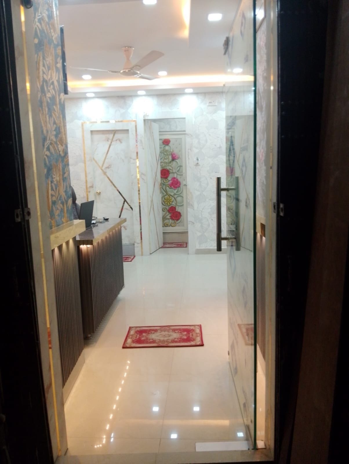 AC and Non-AC Double Bed Room at Saba Guest House near Park Street Kolkata photo 9